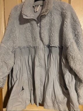 Free People light blue baby doll style 1/2 Sherpa on top & sleeves too cute